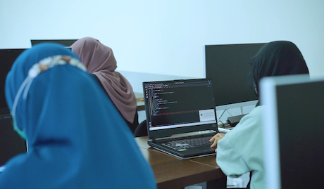Mahasiswa Prodi Sistem Informasi di Kampus Teknologi Makassar Kalla Institute
